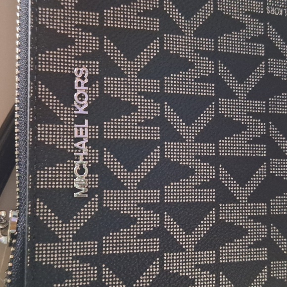 MICHAEL KORS JET SET WRISTLET🥰 - Picture 4 of 12